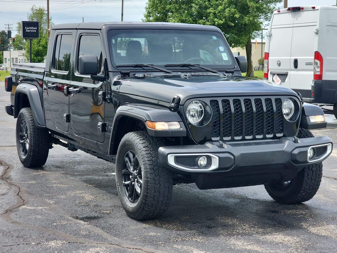 2022 Jeep Gladiator Sport S's photo