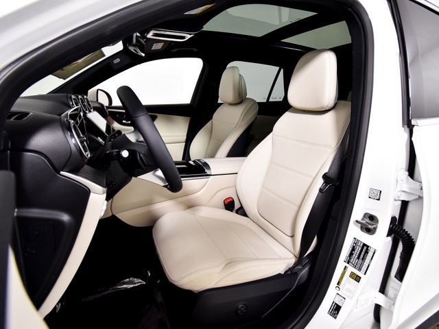 New 2026 Polar White Mercedes-Benz GLC 300 image 42