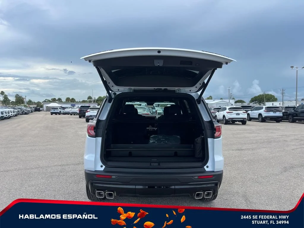 New 2027 Glacier White Tricoat GMC Elevation image 17