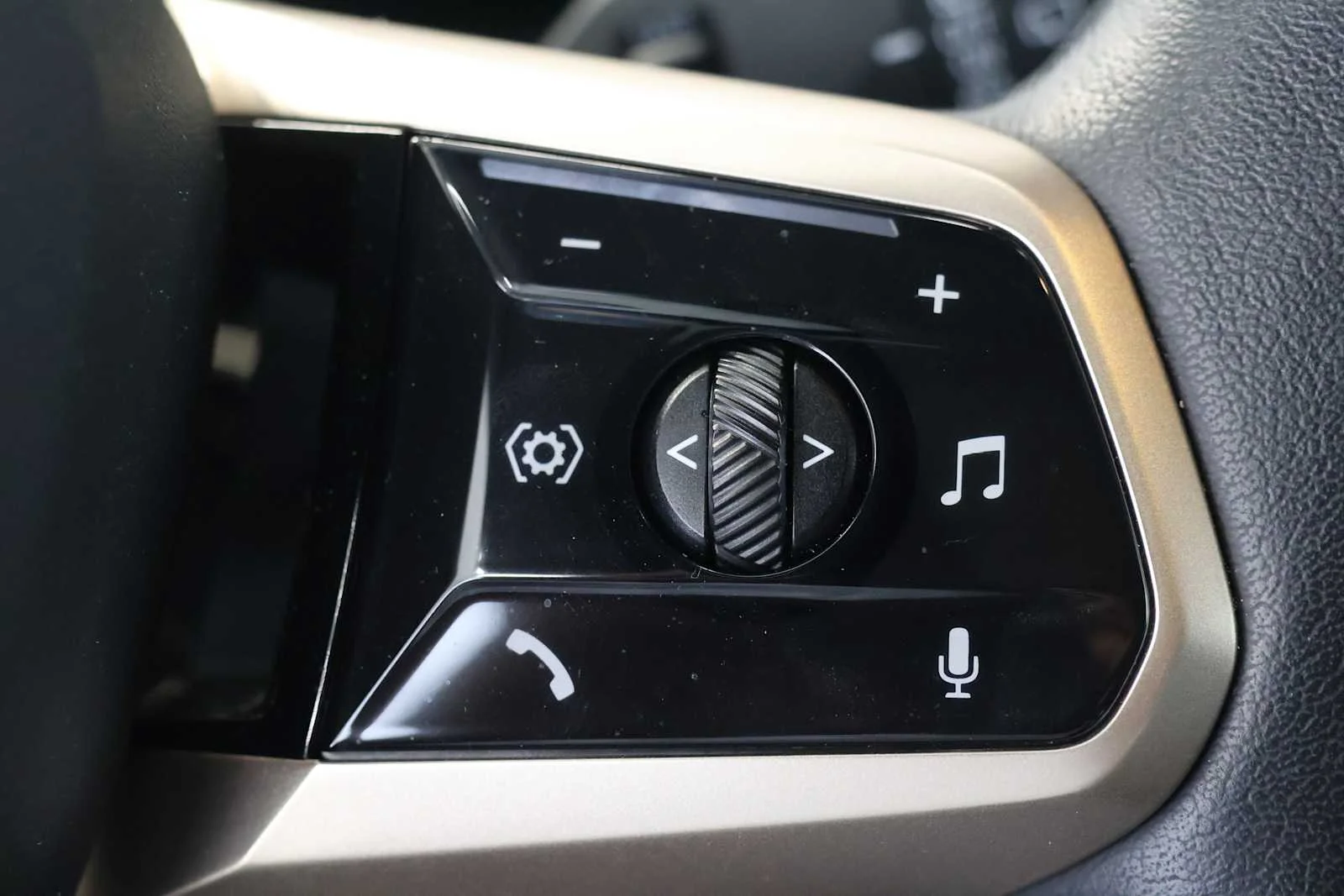 Used 2024 Oxide Grey Metallic BMW M60 image 20
