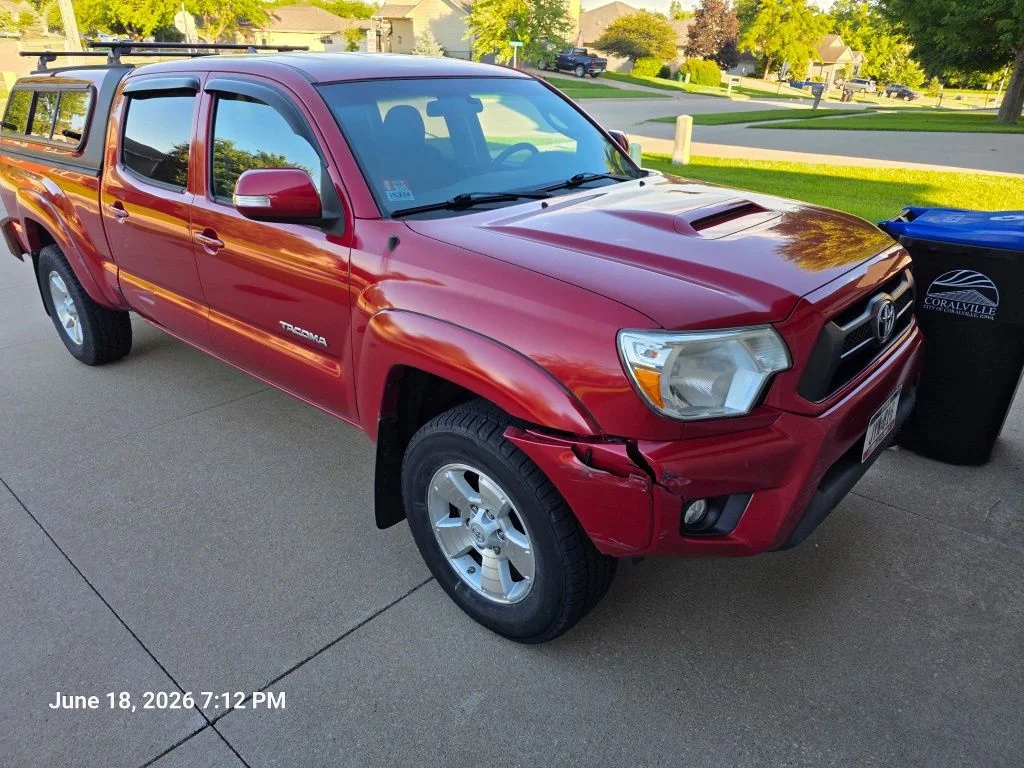 Used 2015 Red Toyota Base image 15