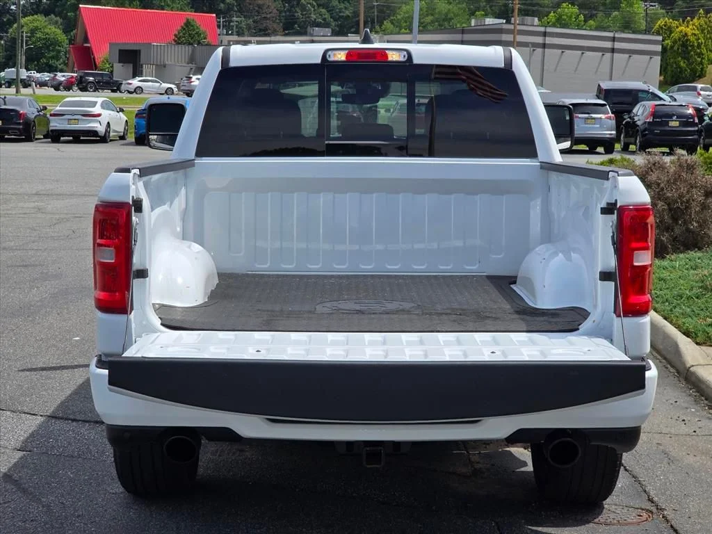 Used 2025 White Ram Big Horn/Lone Star image 26
