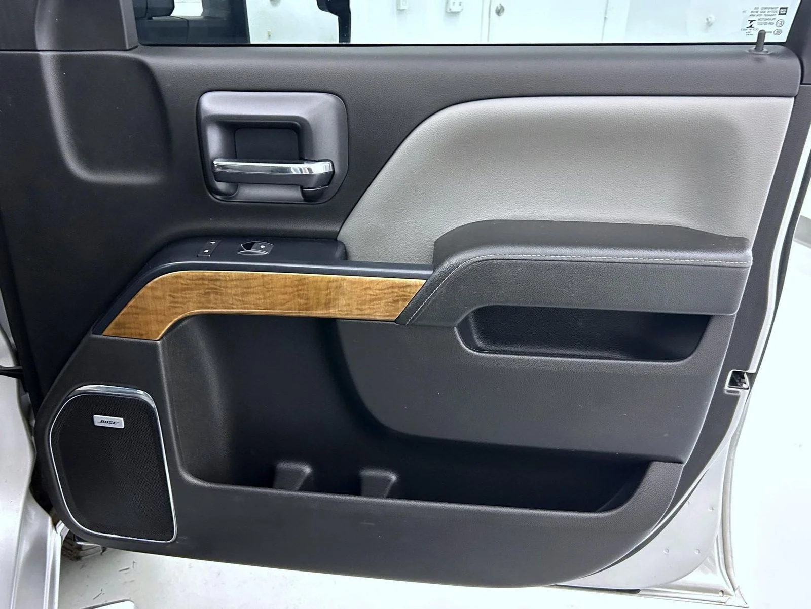 Used 2019 Silver Chevrolet LTZ image 16