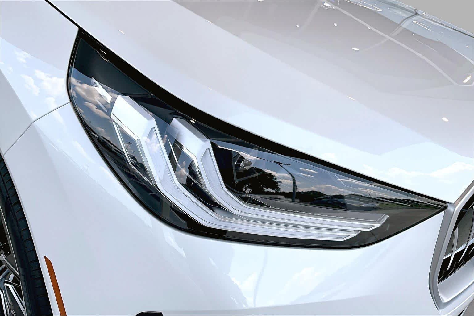 New 2026 Mineral White Metallic BMW 30 xDrive image 14