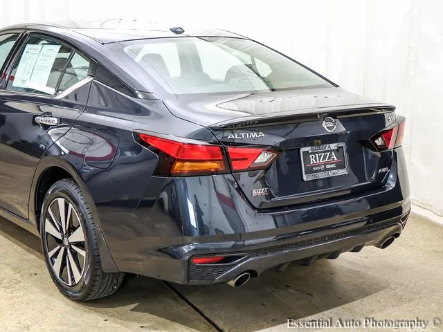 Used 2019 Blue Nissan 2.5 SV image 5