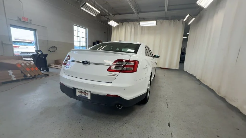 Used 2015 Oxford White Ford SEL image 11