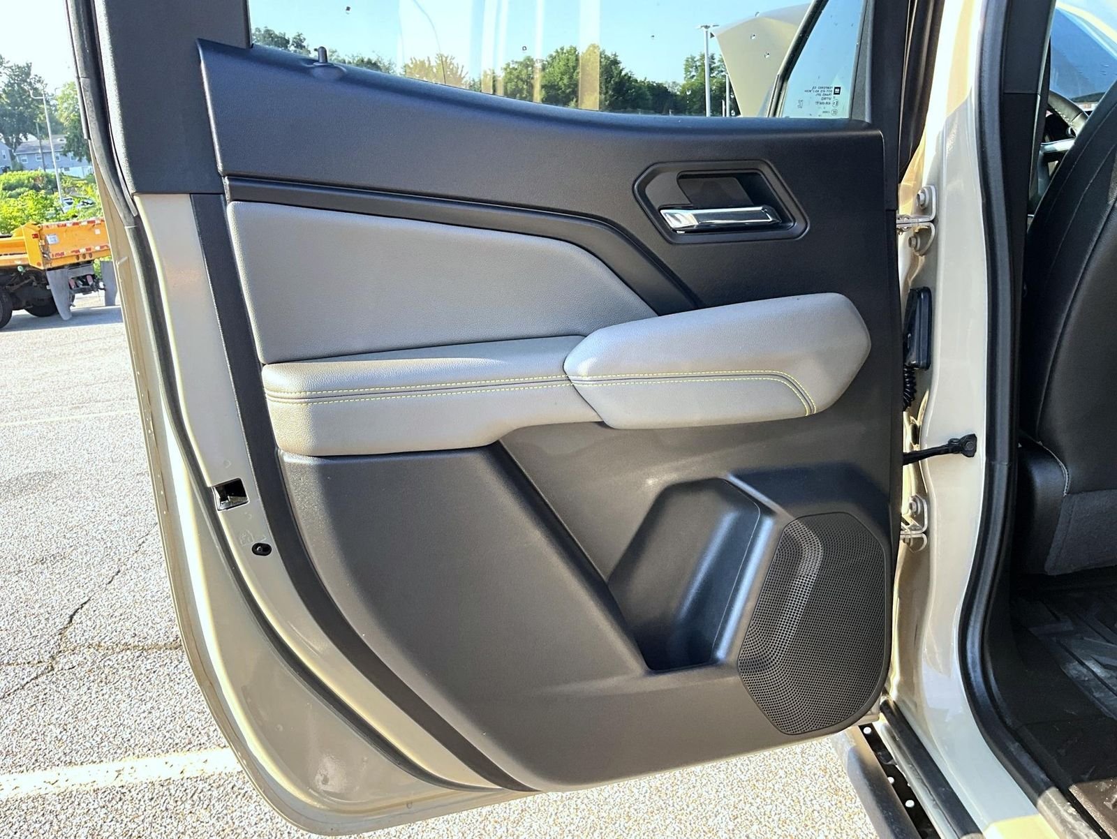 Used 2023 Beige Chevrolet ZR2 image 23