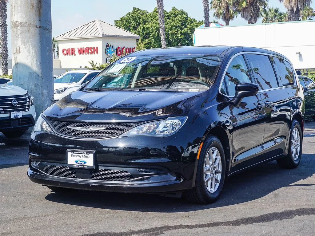 Used 2024 Black Chrysler LX image 4