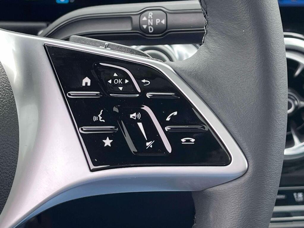 New 2026 Polar White Mercedes-Benz GLB 250 image 33