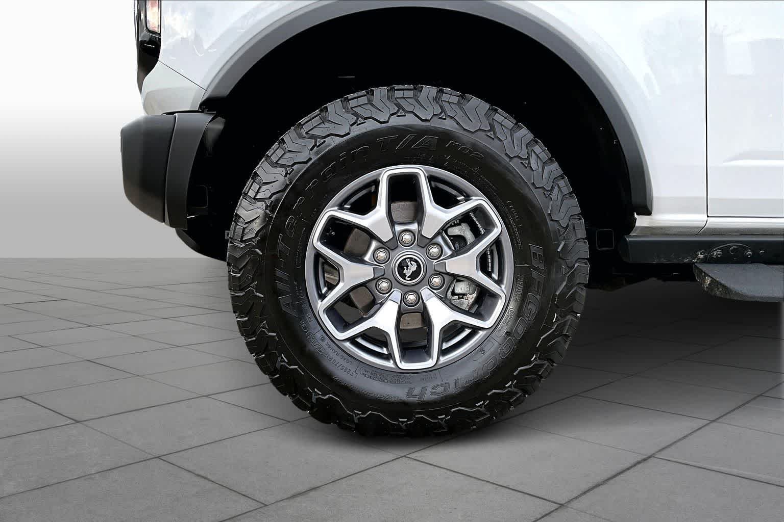 Used 2025 Oxford White Clearcoat Ford Badlands image 13
