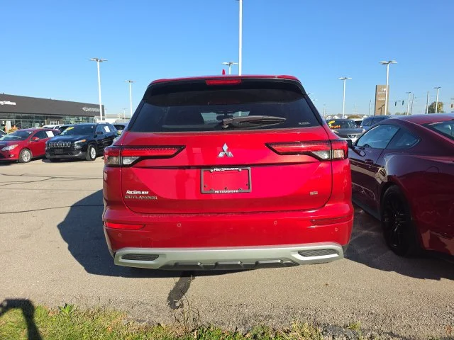 Used 2024 Red Mitsubishi SE image 3