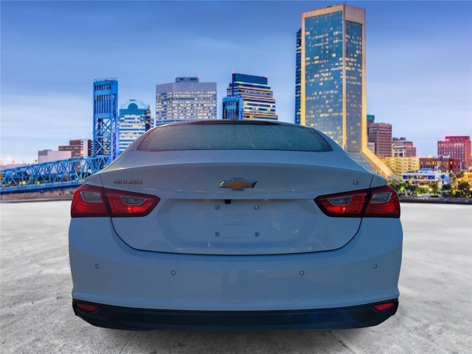Used 2024 Summit White Chevrolet LT image 9