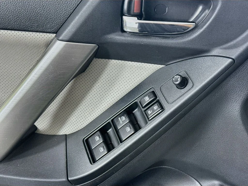 Used 2015 White Subaru 2.5i Touring image 21