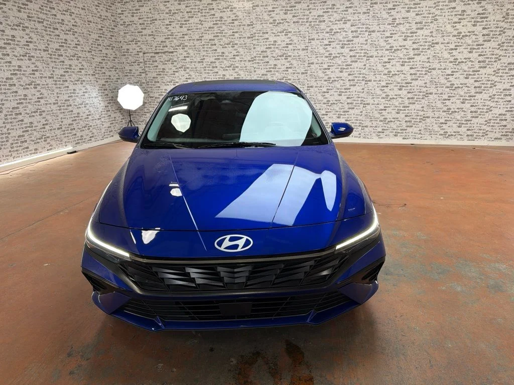 Used 2025 Intense Blue Hyundai SEL Convenience image 2