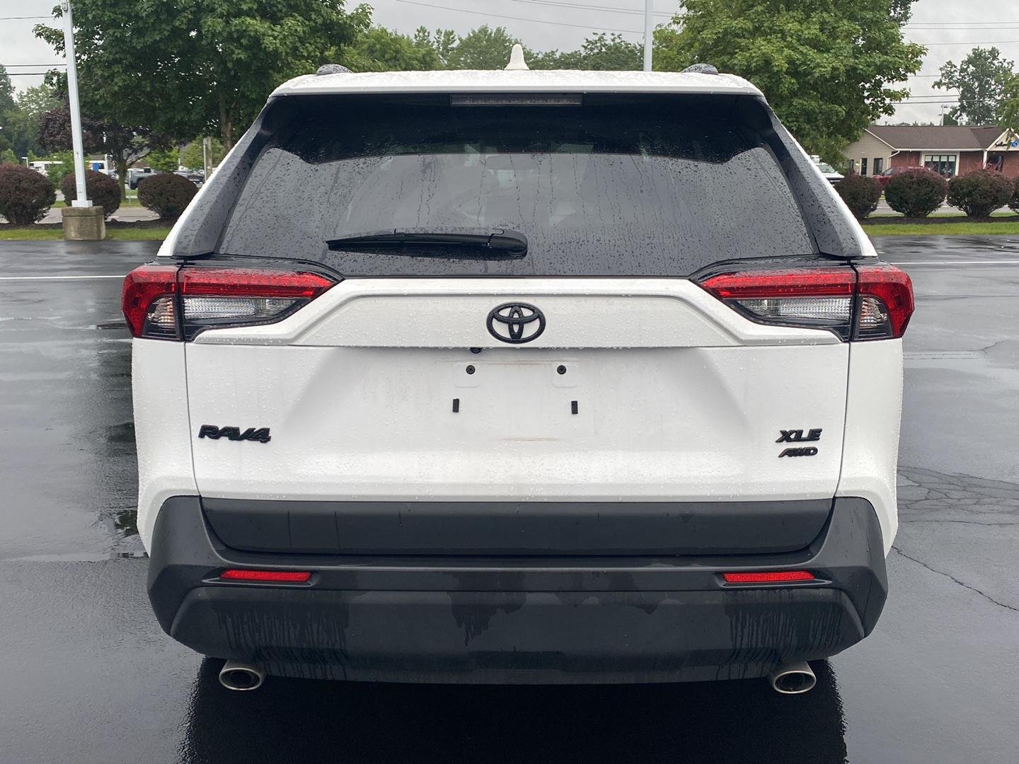 Used 2025 Ice Cap Toyota XLE image 10