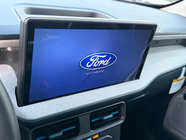 New 2026 Oxford White Ford XLT image 10