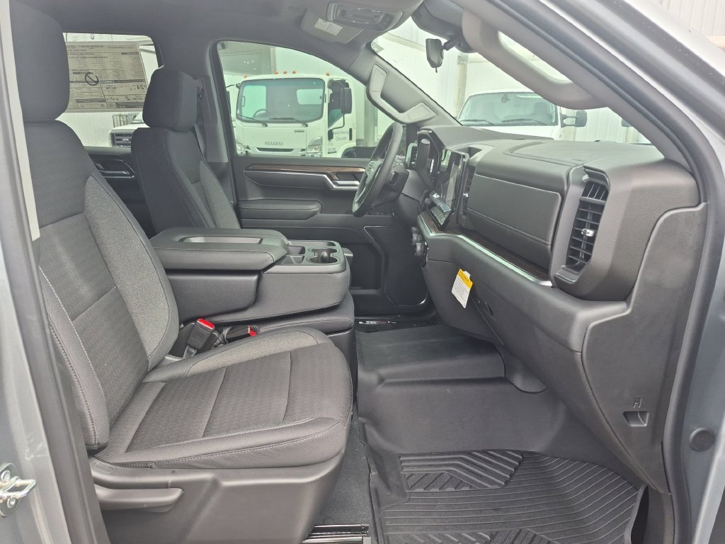 New 2026 Sterling Gray Metallic Chevrolet LT image 31