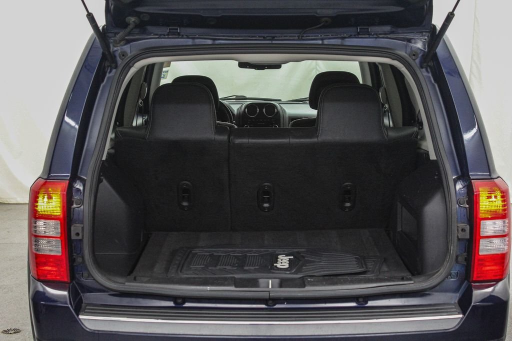 Used 2017 Blue Jeep Latitude image 18