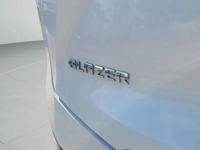 Used 2024 Iridescent Pearl Tricoat Chevrolet Premier image 5
