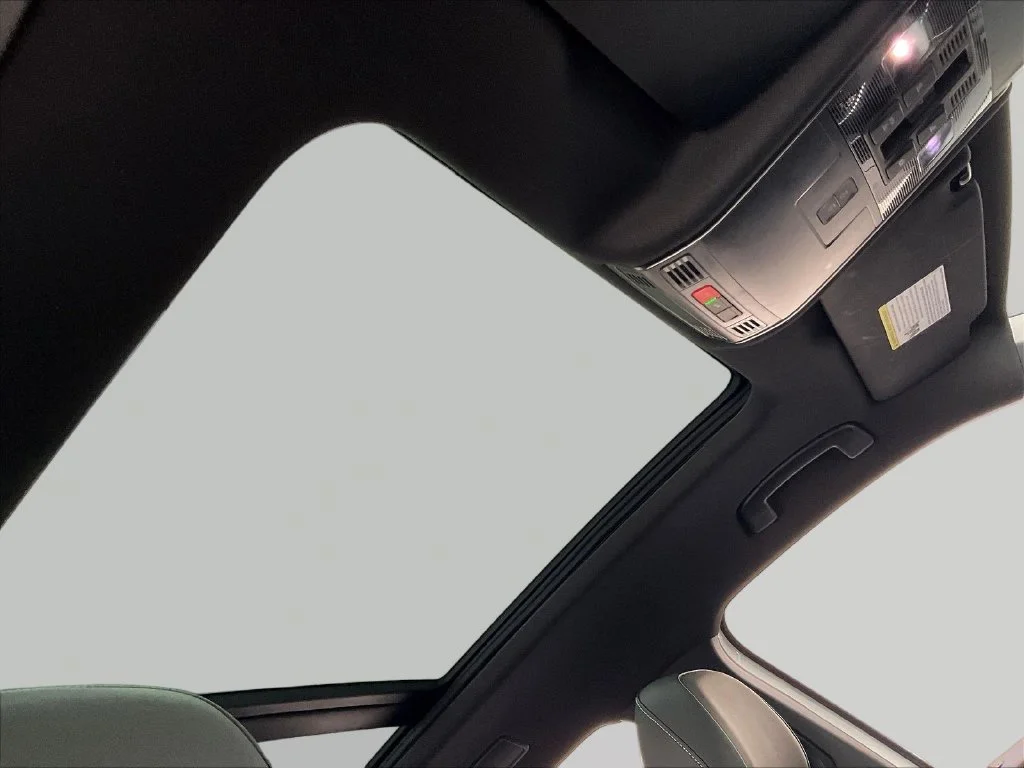 Used 2022 Pure White Volkswagen 2.0T SE R-Line Black image 26