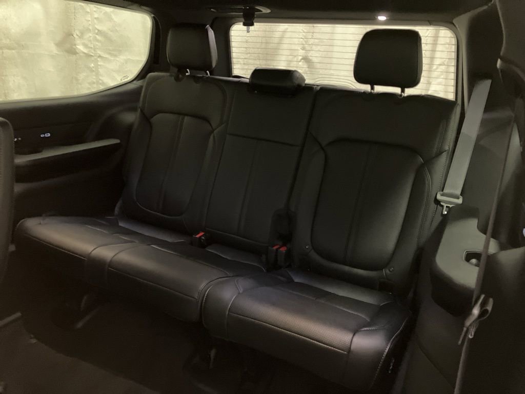New 2026 Bright White Clear-Coat Exterior Paint Jeep Limited Altitude image 14