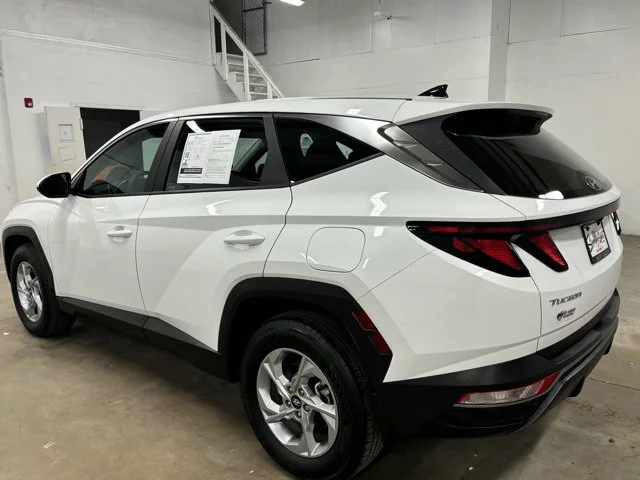 Used 2023 White Hyundai SE image 5
