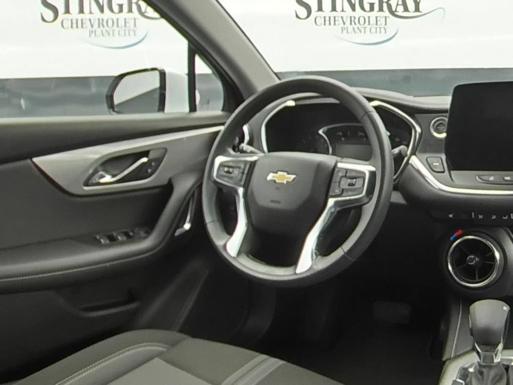 Used 2025 Summit White Chevrolet 2LT image 19