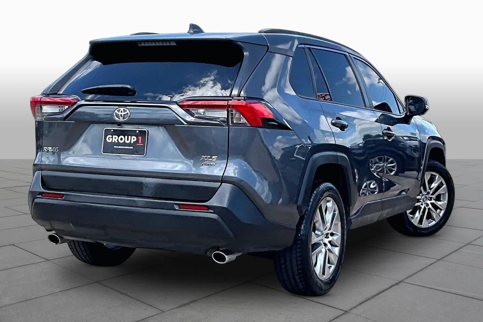 Used 2021 Magnetic Gray Metallic Toyota XLE Premium image 13