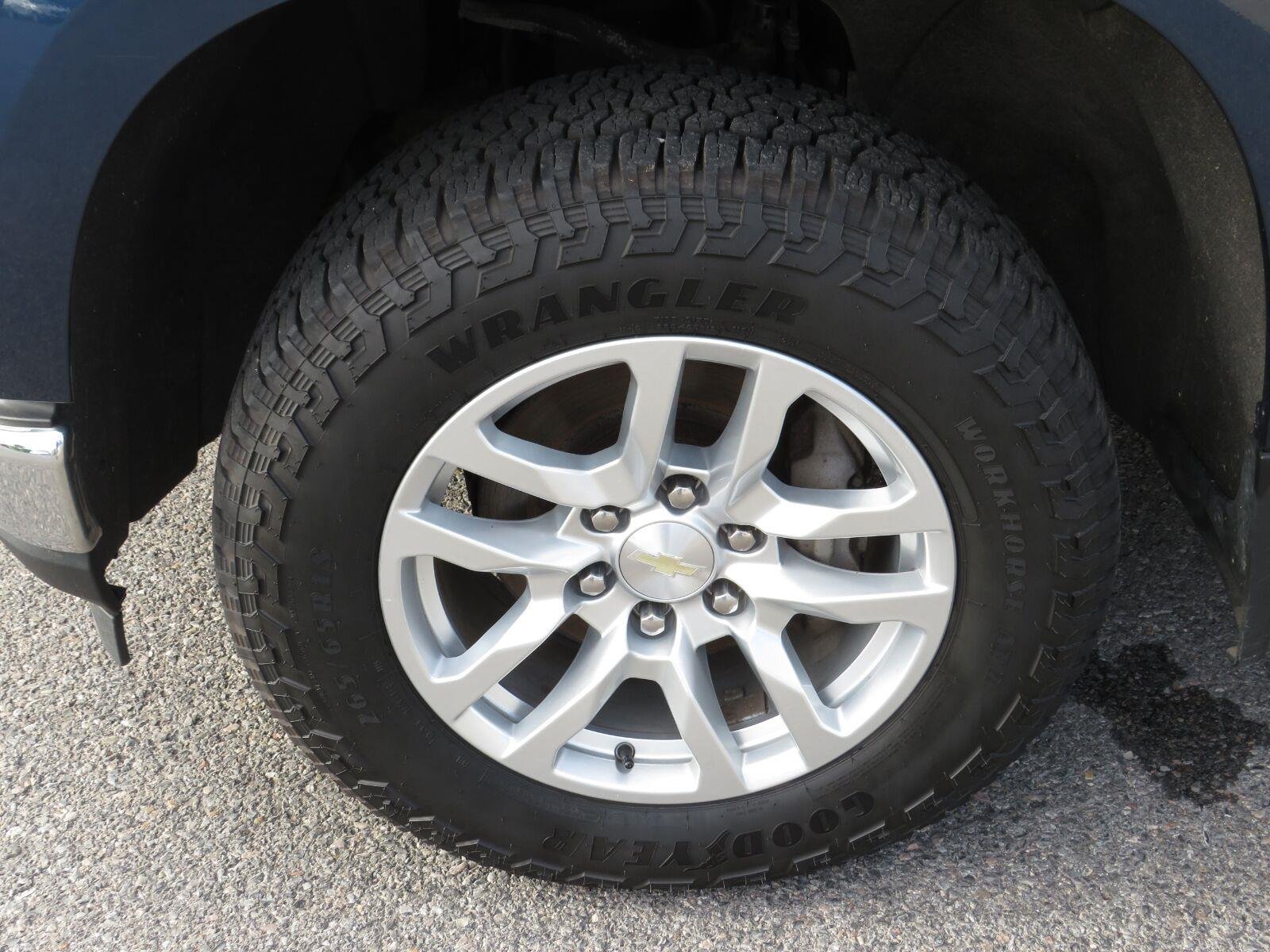 Used 2019  CHEVROLET TRUCK  image 14