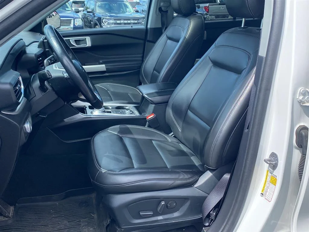Used 2022 Star White Metallic Tri-Coat Ford XLT image 2