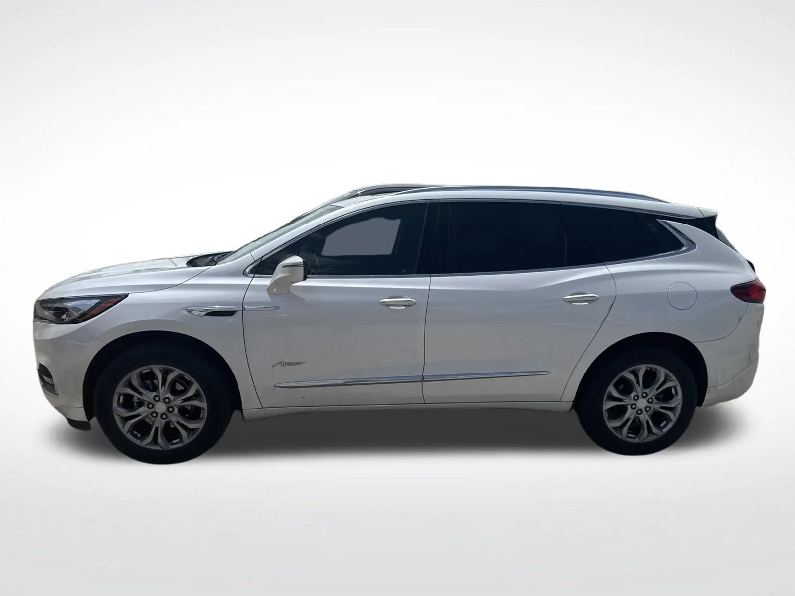 Used 2021 WHITE FROST TRICOAT Buick Avenir image 4