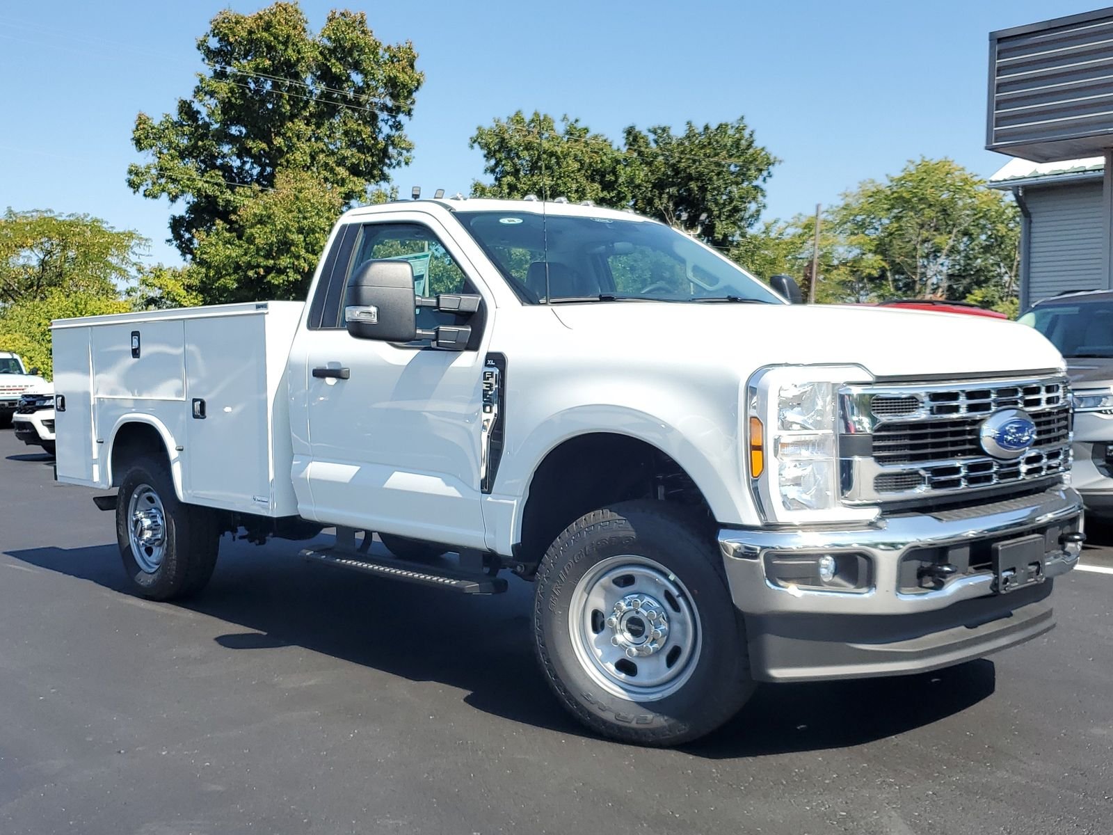 2025 Ford F-350 Super Duty Chassis Cab XLT - Photo 23