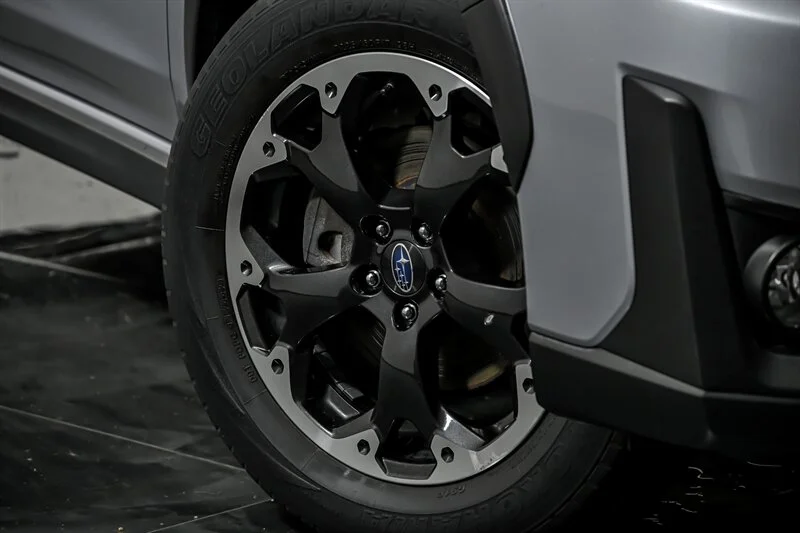 Used 2022  Subaru Premium image 3
