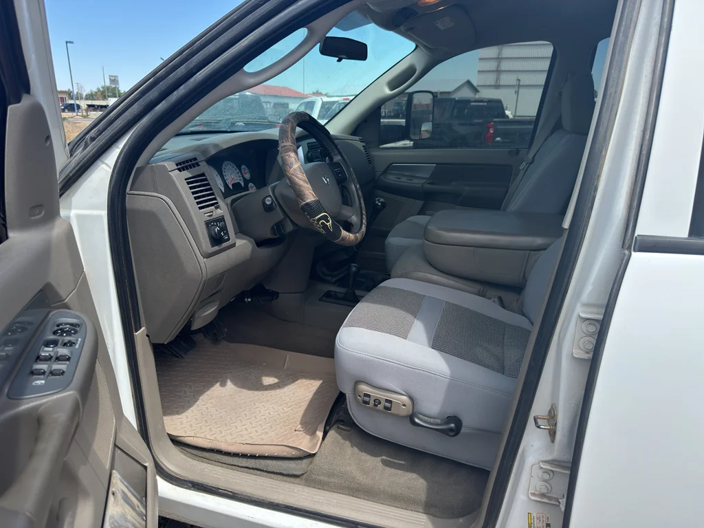 Used 2007 White Dodge SLT image 12