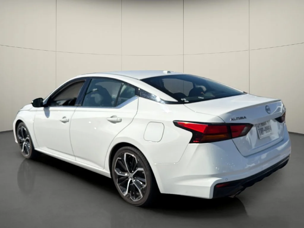 Used 2024 White Nissan 2.5 SR image 5