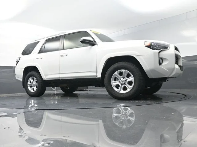 Used 2018 White Toyota SR5 image 34