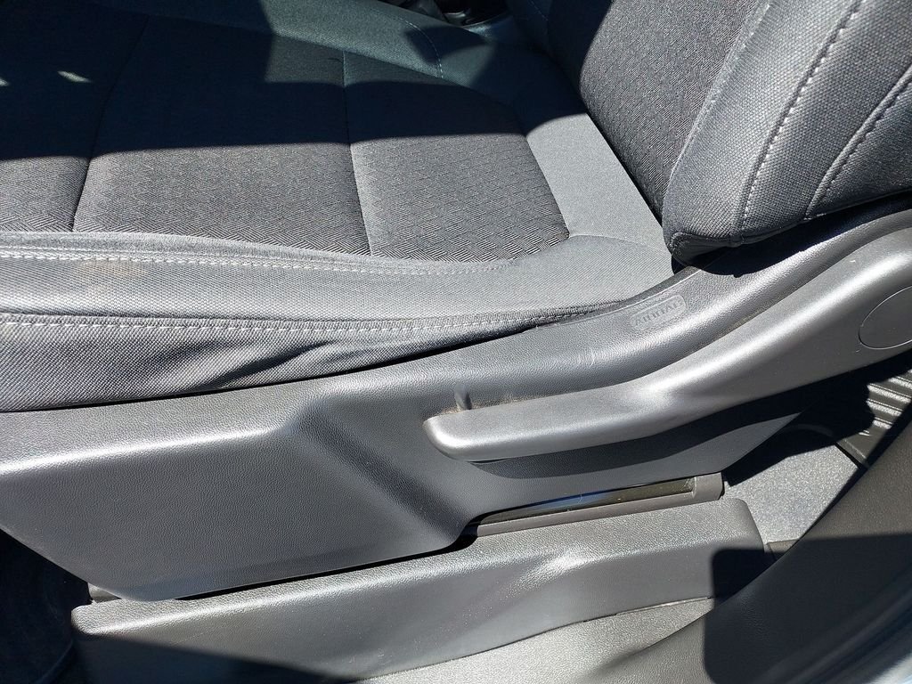 Used 2021 White Chevrolet LT image 18
