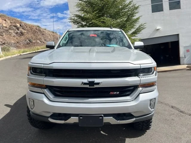 Used 2018 Silver Ice Metallic Chevrolet LT image 3