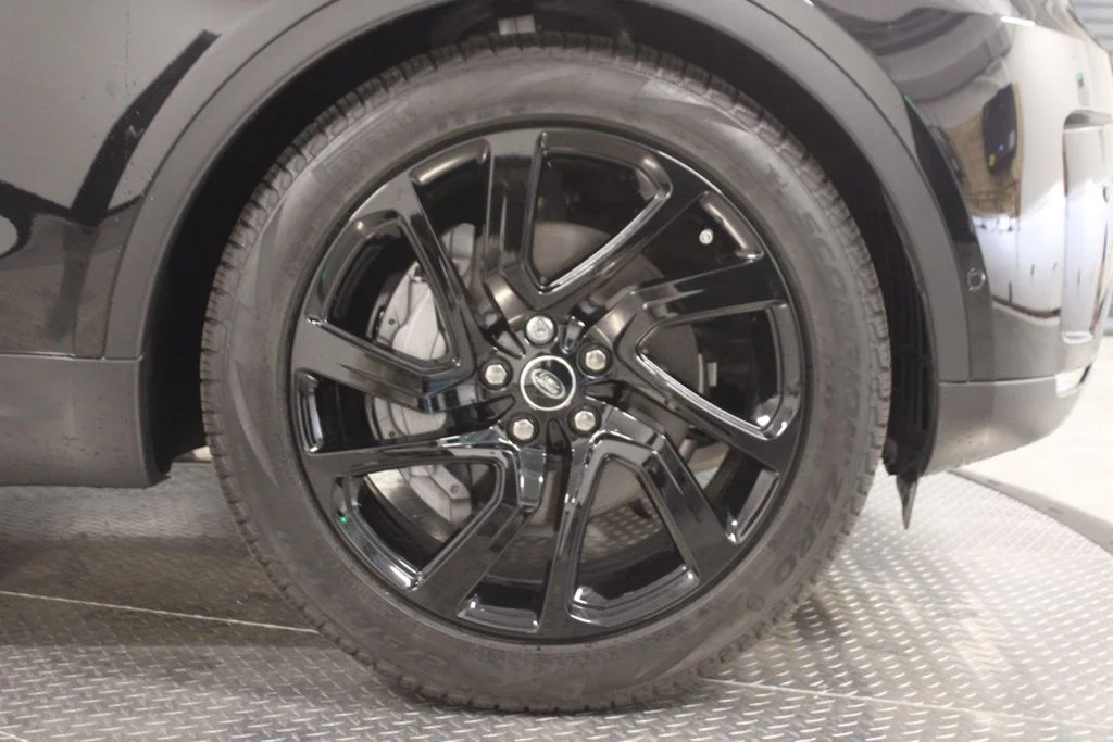 Used 2025 Santorini Black Metallic Land Rover S image 13
