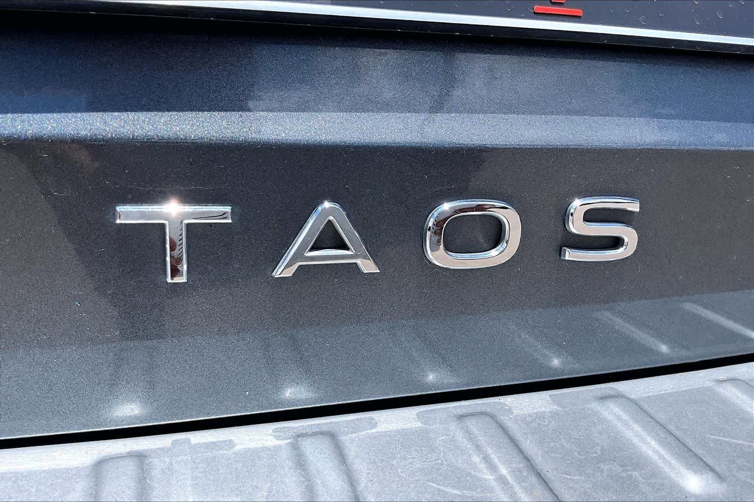 Used 2022 Platinum Gray Metallic Volkswagen S image 31