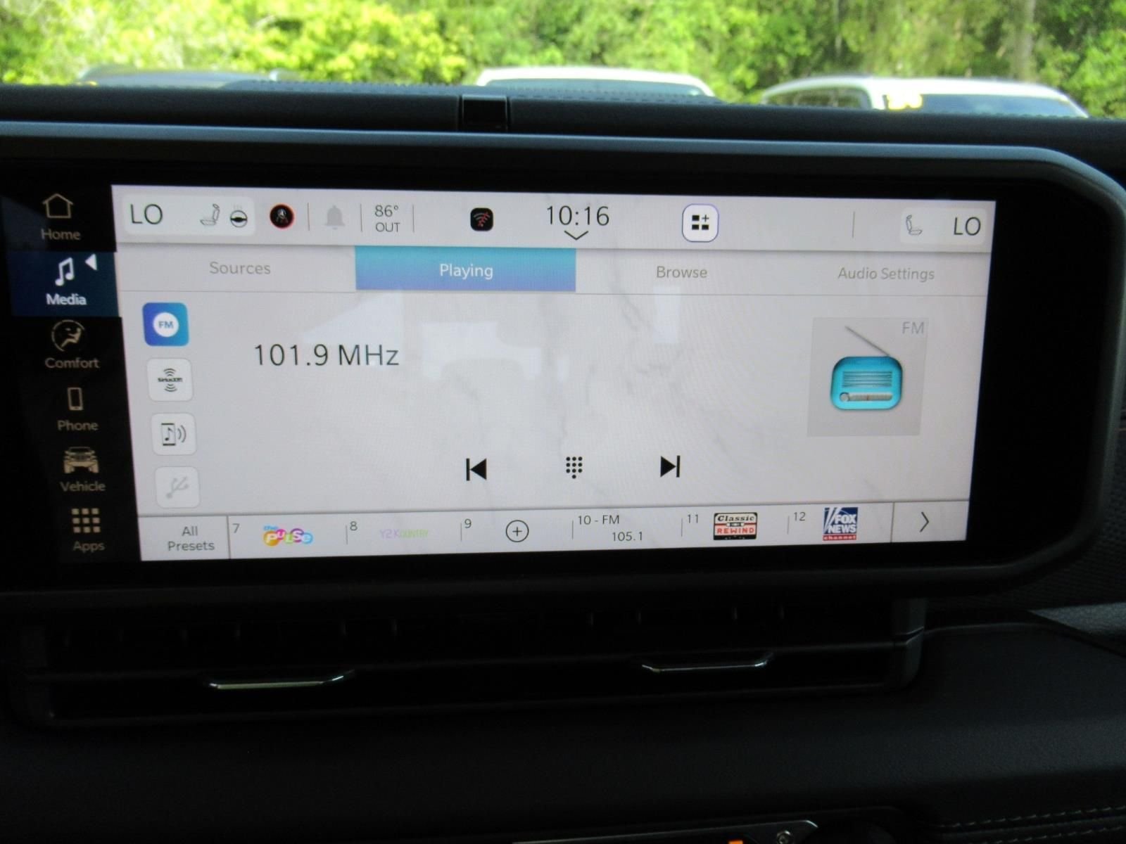 Used 2025  Jeep Mojave image 26