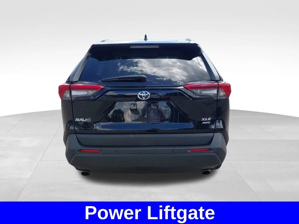 Used 2019 Midnight Black Metallic Toyota XLE Premium image 20