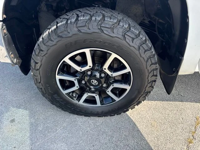 Used 2017 White Toyota SR5 image 16
