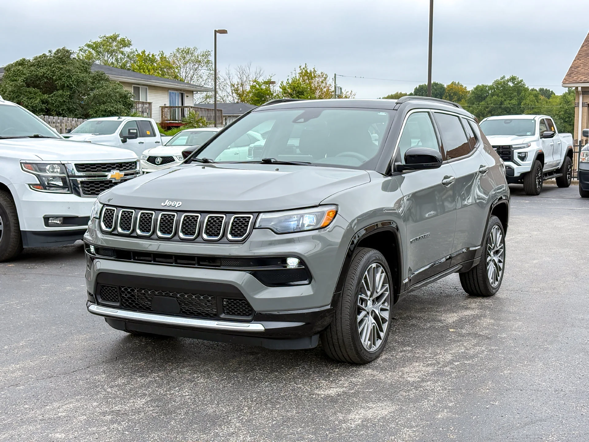 Used 2023 Gray Jeep Limited image 5