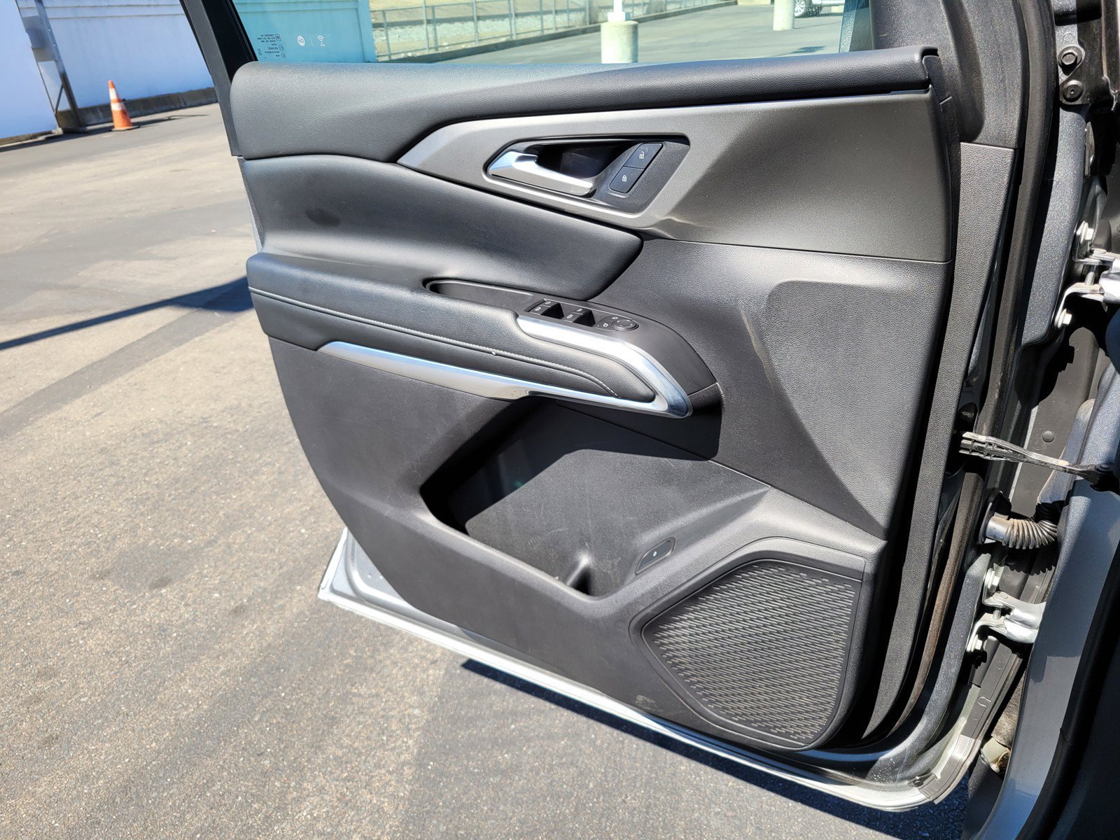Used 2025 Sterling Gray Metallic Chevrolet AWD LT image 27