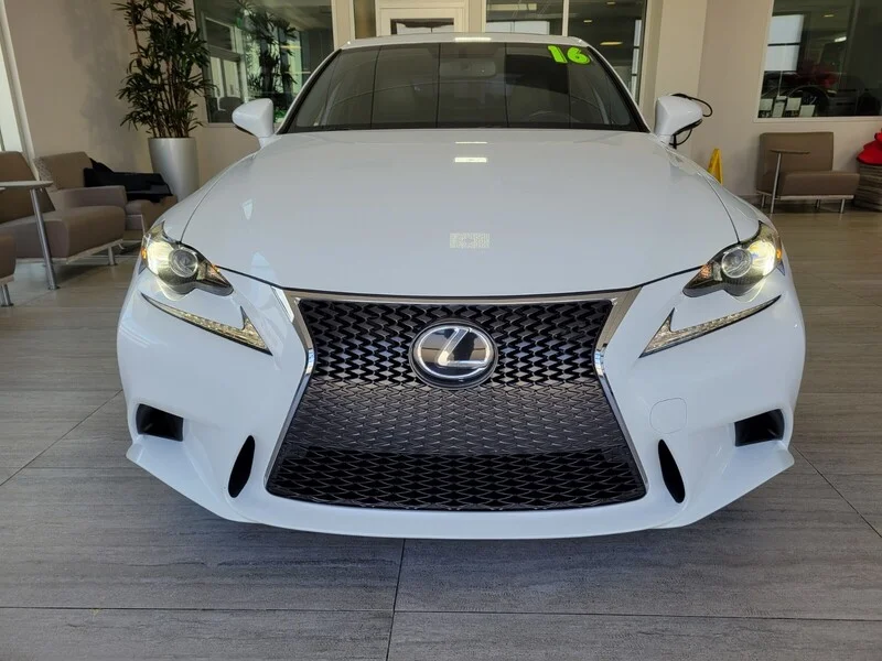 Used 2016 Ultra White LEXUS 4DR SDN image 7
