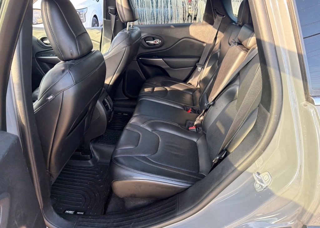 Used 2021 Gray Jeep Latitude Lux image 15