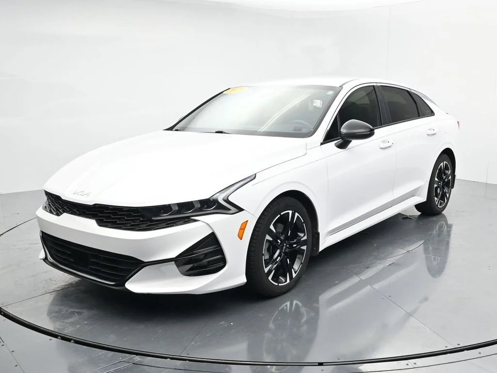 Used 2023 White Kia GT-Line image 4