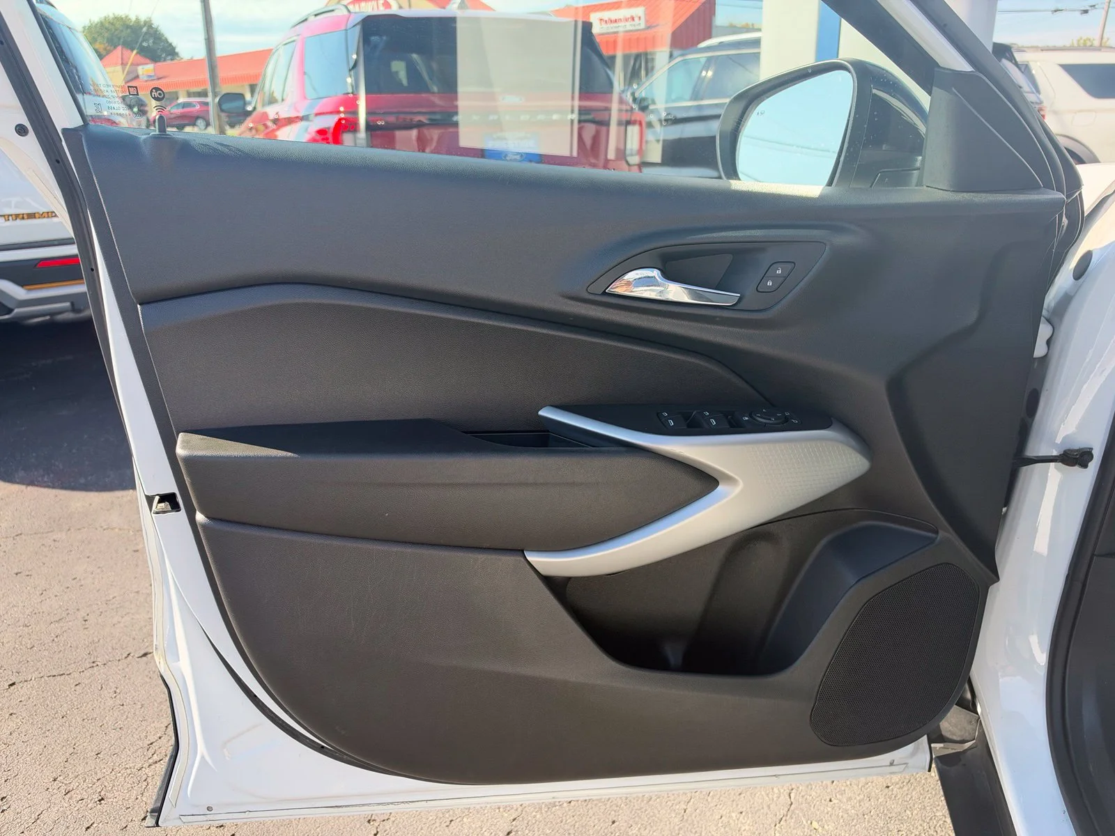 Used 2024 White Chevrolet 1RS image 9