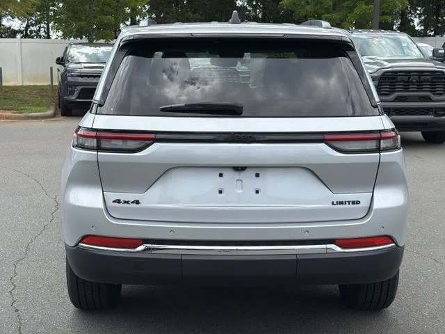 Used 2022 Silver Jeep Limited image 12